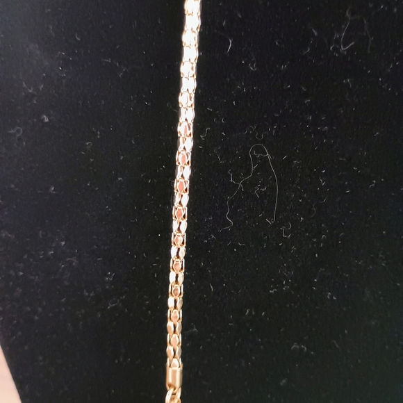 Elegant Gold Necklace and Earring Set - Picture 3 of 7